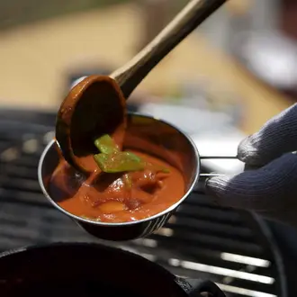  兵庫・芦屋『京料理 たか木』高木一雄さんが作る「だし香る鶏とトマトのスープ」