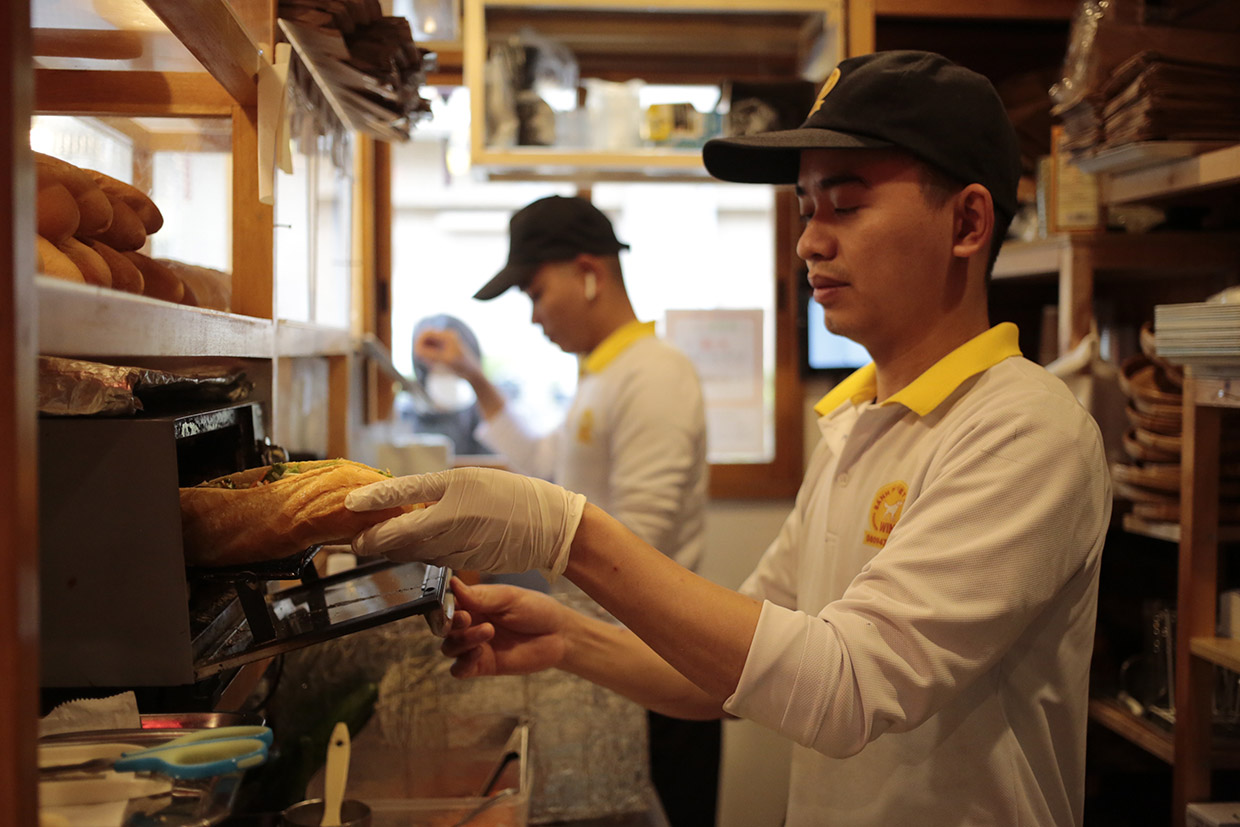 バインミーウィンの店員