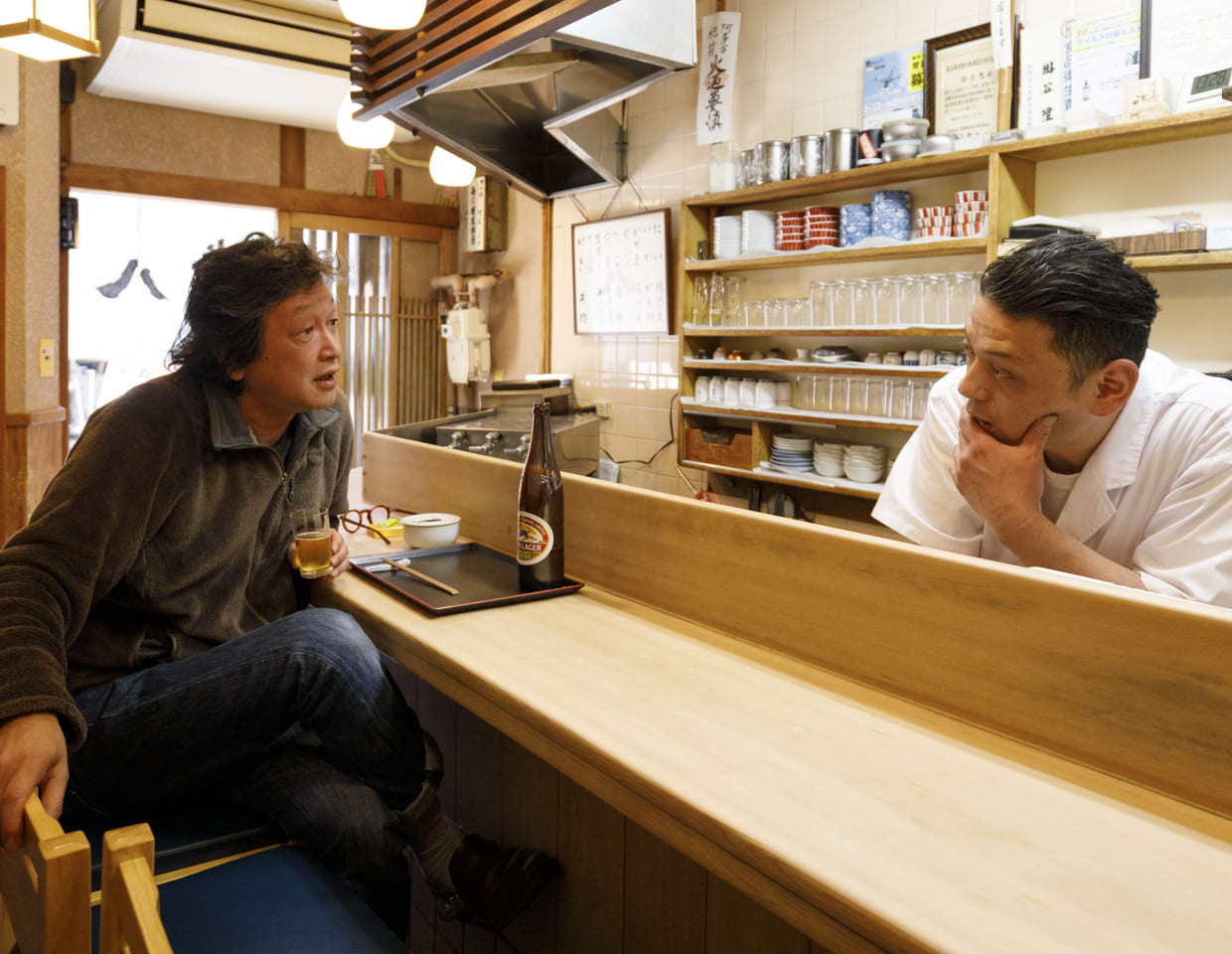 「蛸八」二代目・掛谷浩貴さん（右）と「オオヤコーヒ」