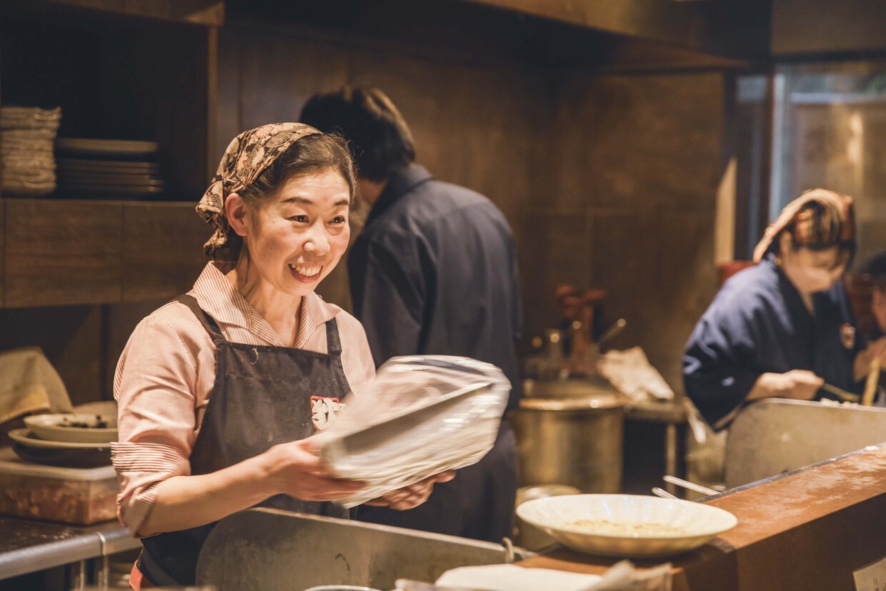 「串焼き 狄 淡路町店」の女将さん