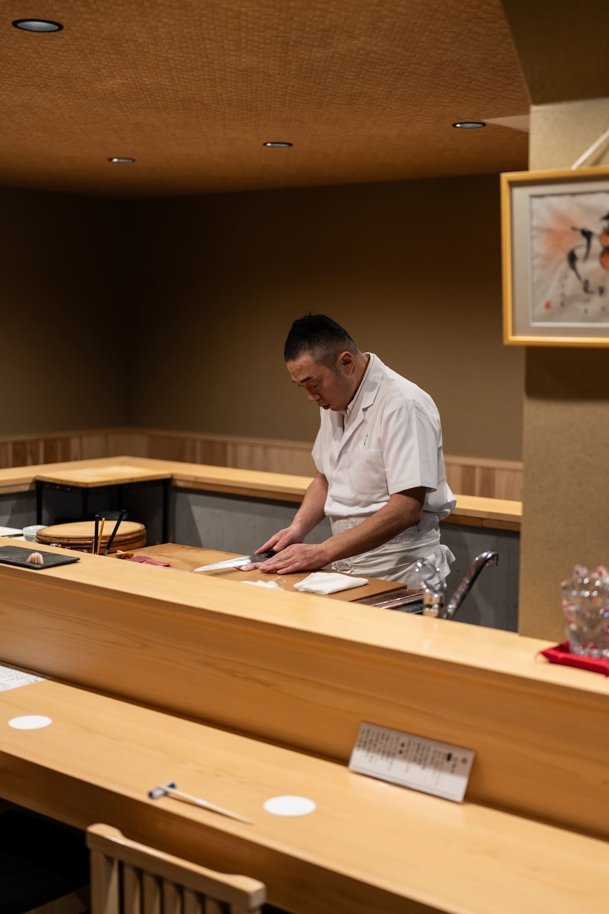 「鮨えいろう」の店内