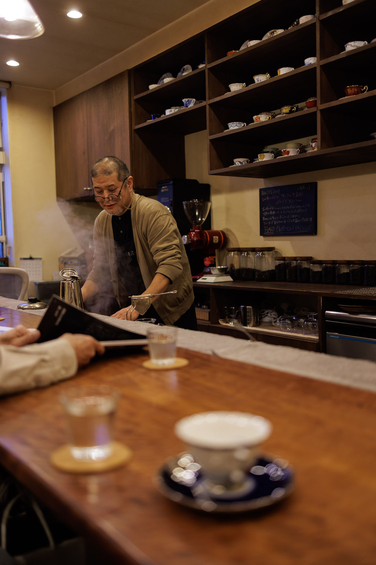 「廣屋珈琲店」のカウンター