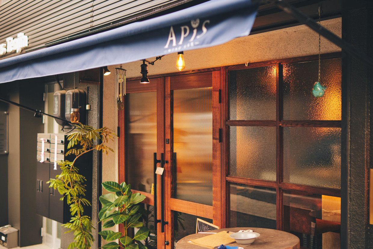 「WINE.BAR APiS」外観