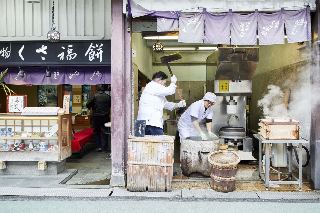 「総本舗 白酒屋」餅つき風景