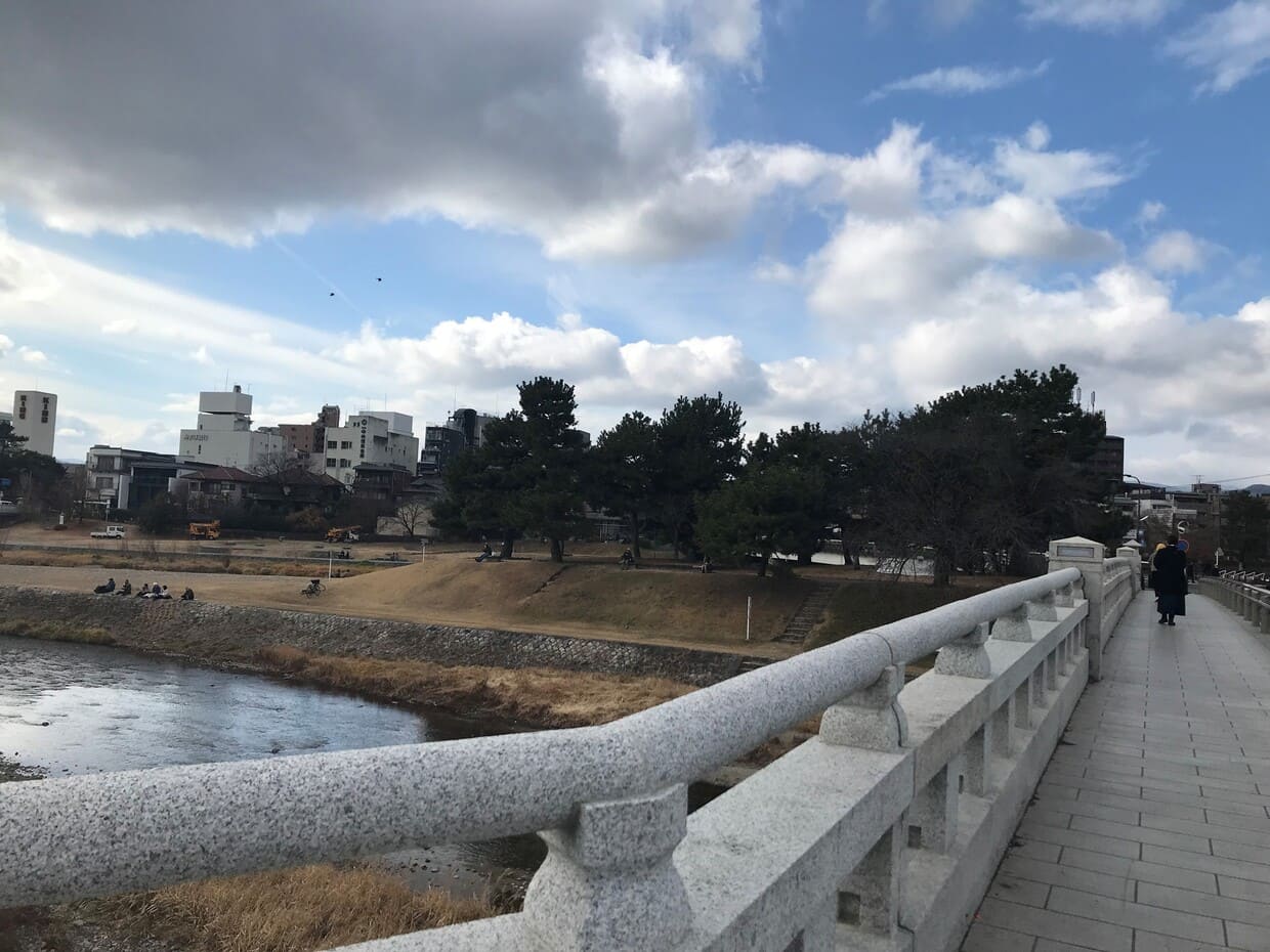 出町柳駅から鴨川デルタに架かる河合橋