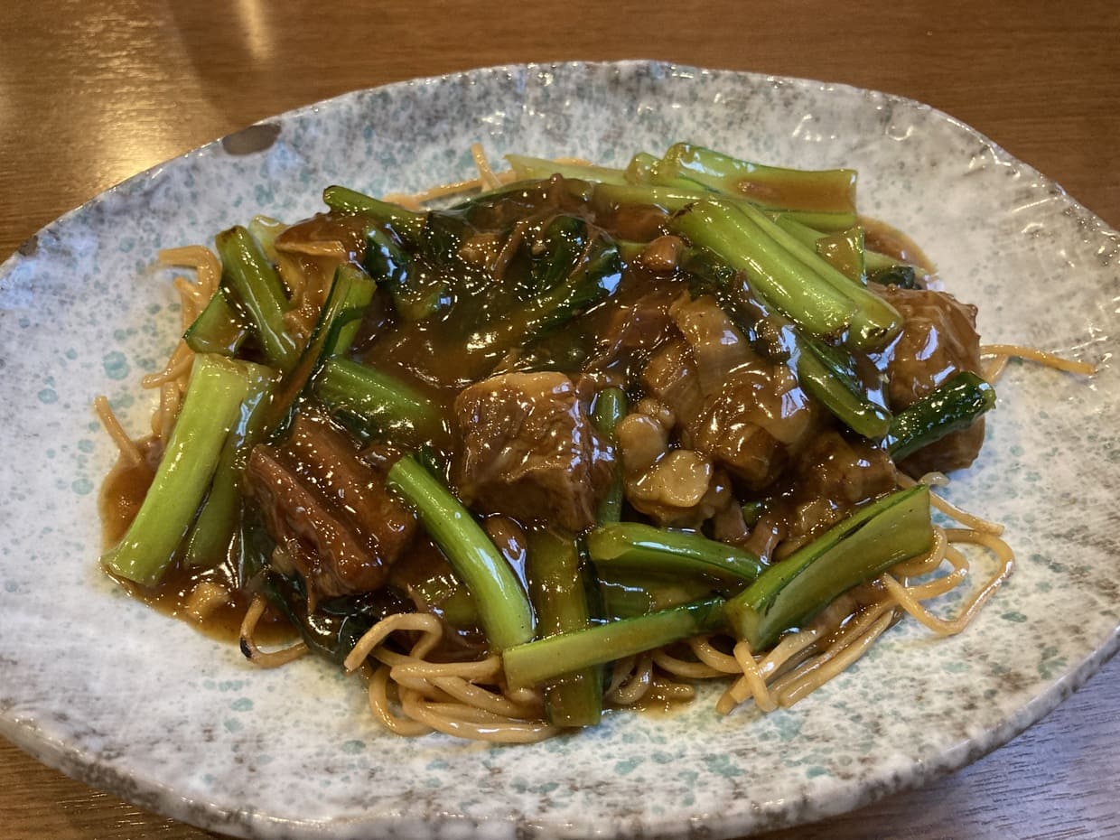 『かどや飯店』牛ばら焼きそば