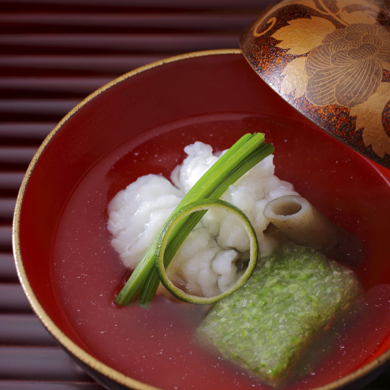 大阪・東心斎橋『翠』牡丹鱧、オクラの葛豆腐、管牛蒡の煮物椀