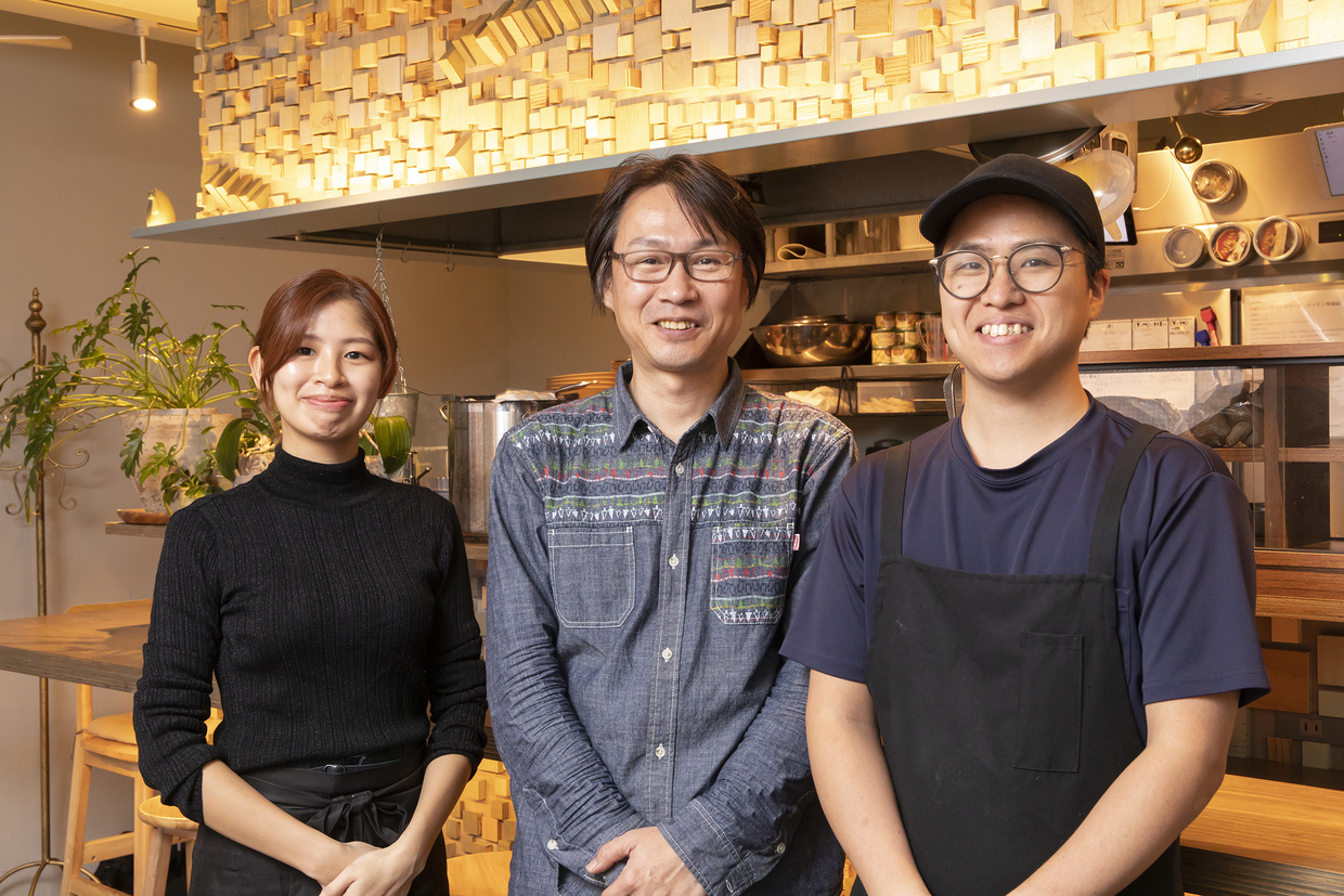 Shinsekai Paprika Shokudo Vegan _staff