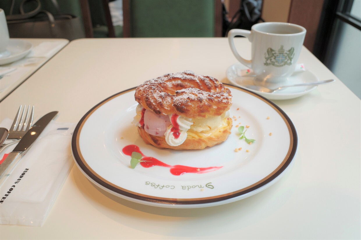 『イノダコーヒ三条店』オーバルシューパフェ