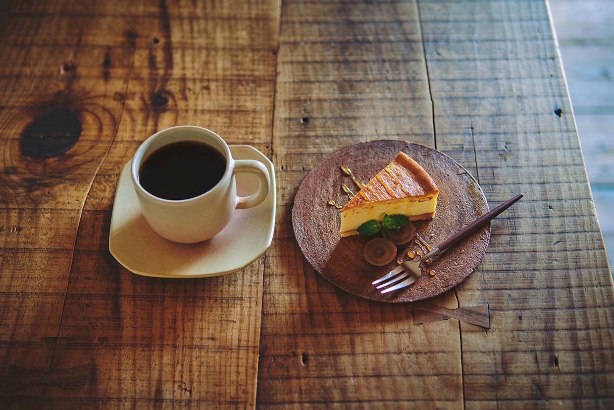 『cafe & pottery 音』のコーヒーとケーキ