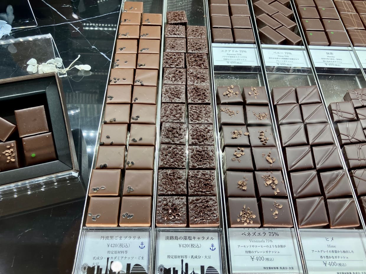 LE CHOCOLAT DE H「淡路島の藻塩キャラメル」「丹波黒ごまプラリネ」