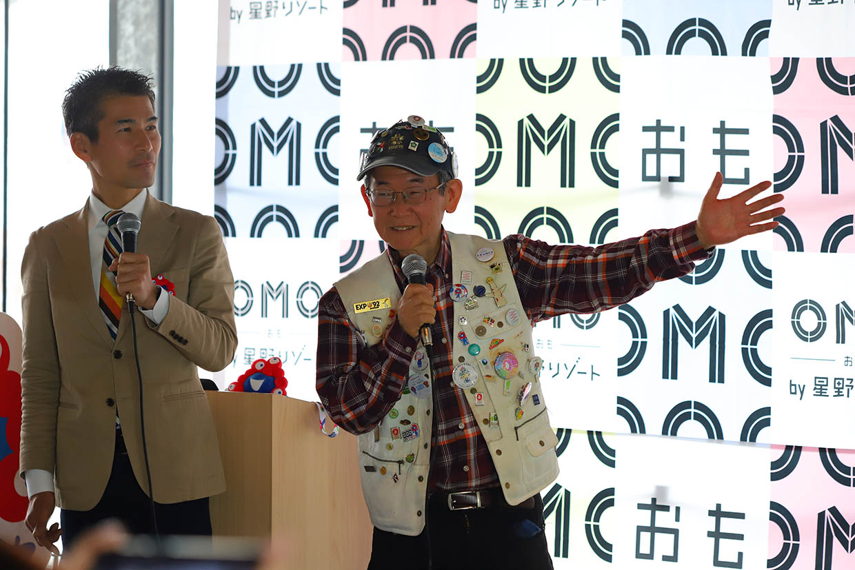 『OMO7大阪』の新コンテンツに協力する万博マニアのお二人