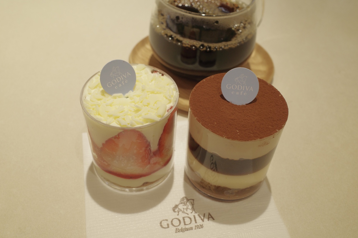 『ゴディバカフェ ディアモール大阪』ティラミス、ショートケーキ