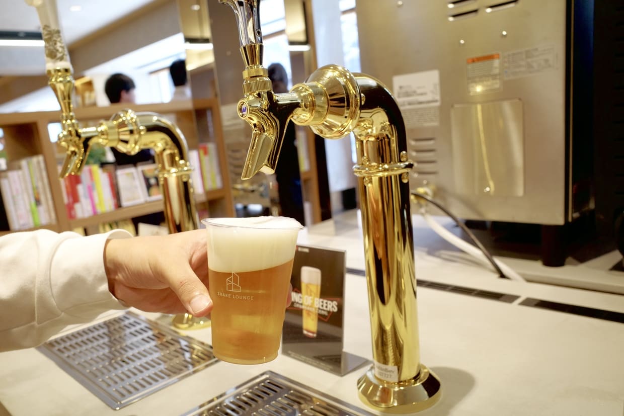 『Olive LOUNGE 船場』ヒューガルデン、バドワイザー、ハイボールの本格的なタップ