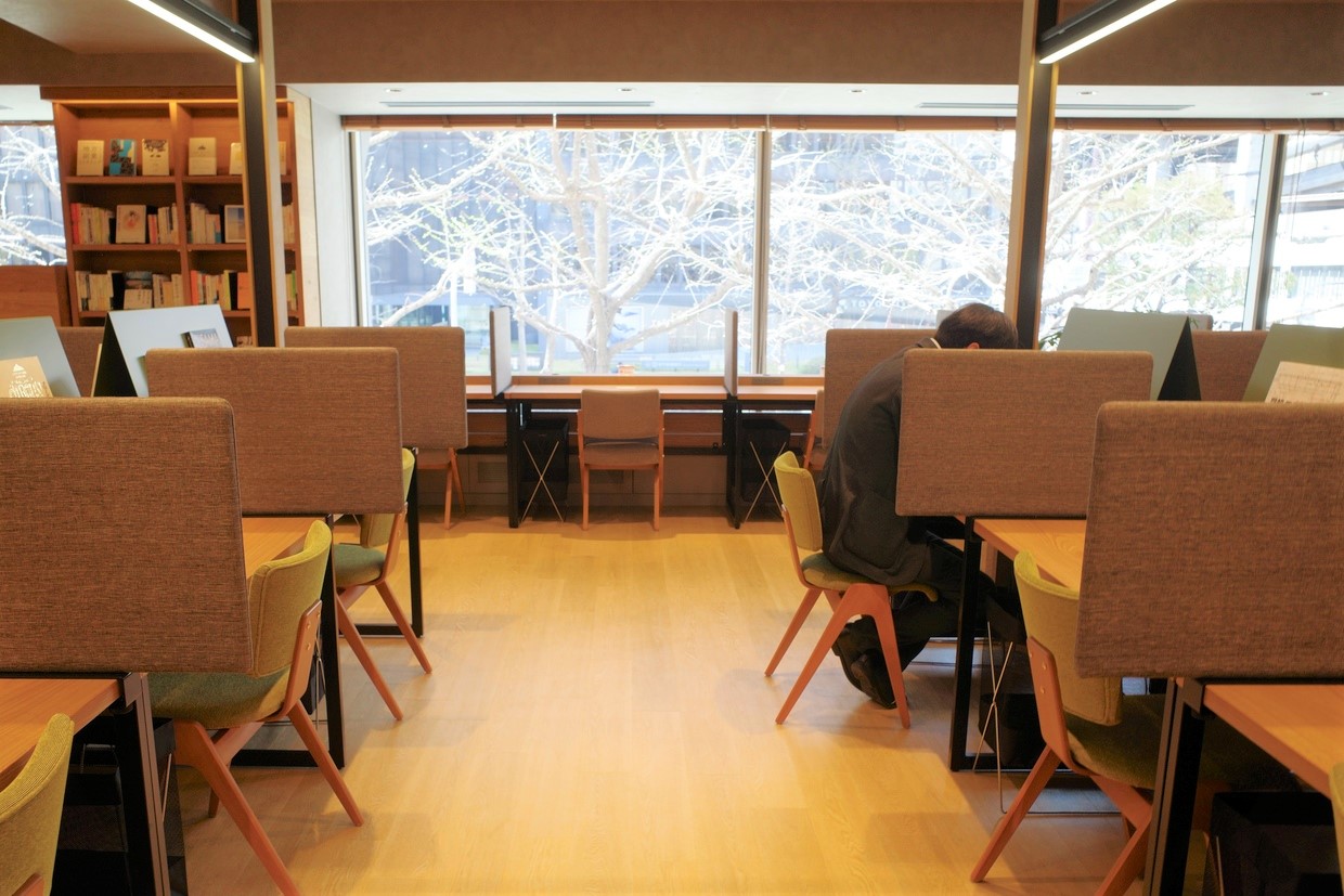 『Olive LOUNGE 船場』カウンター席