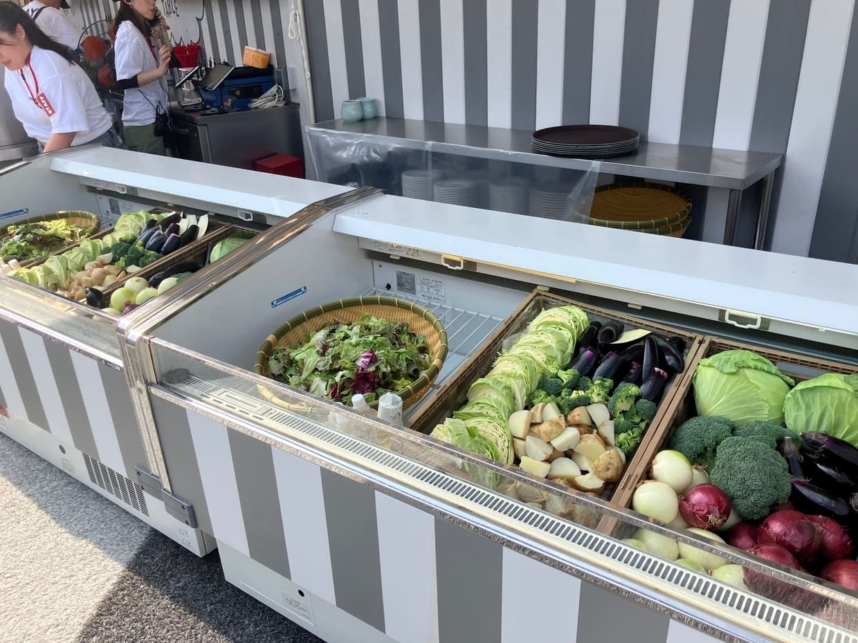 サラダと野菜（BBQ用）は食べ放題。