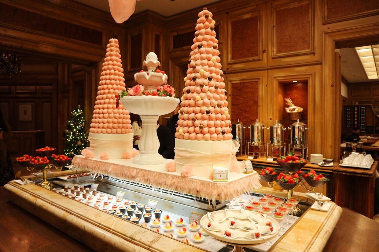 ザ・リッツ・カールトン大阪のストロベリービュッフェタワー