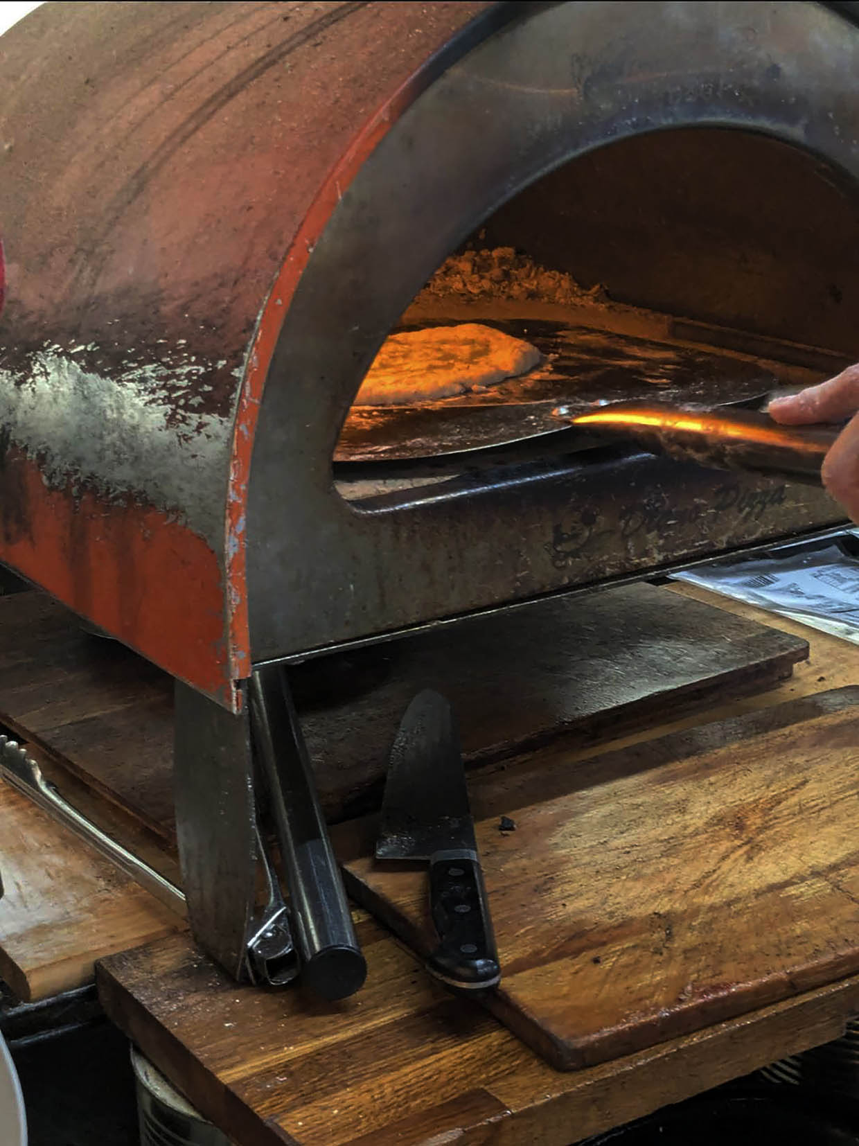 『i10号倉庫 GARAGE CAFE & PIZZA』『PIZZA KITCHEN のこのこ』の焼き立てピッツァ