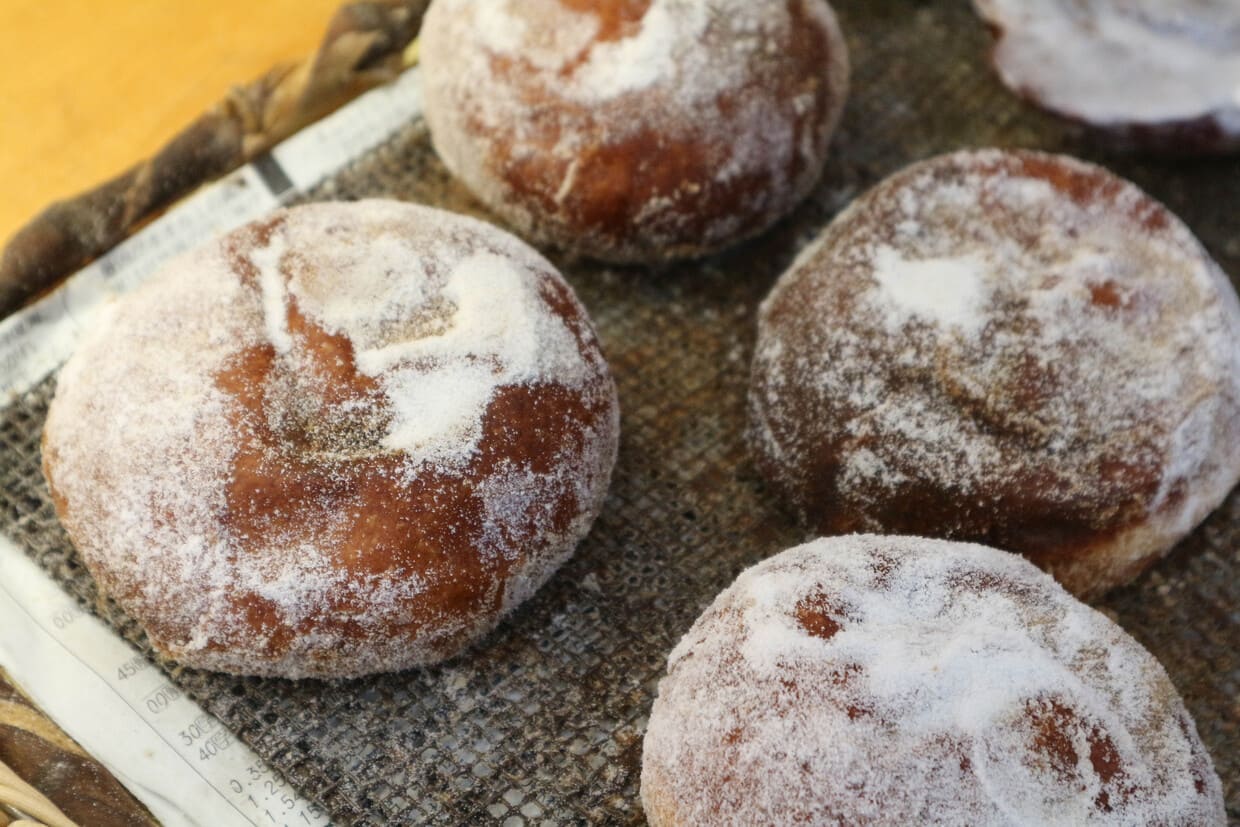 『パン処 龍の麦』あんドーナツ