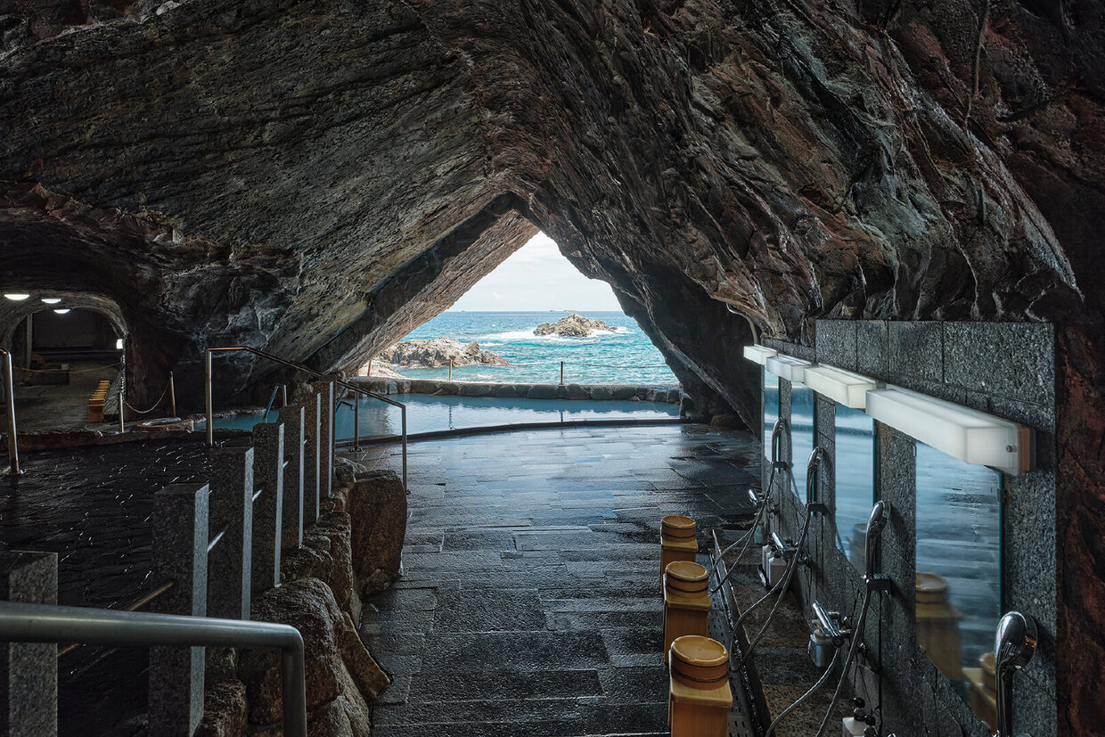 『ホテル浦島』の洞窟風呂