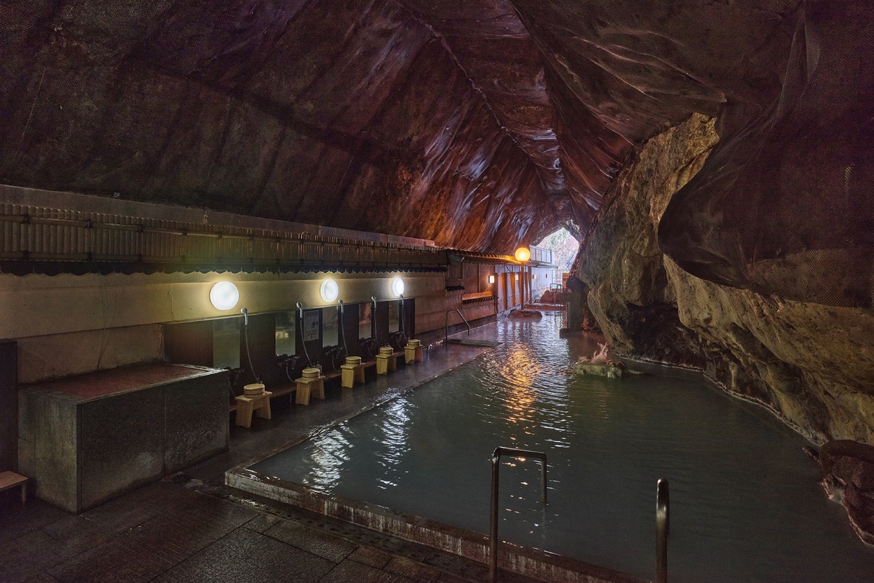 『ホテル浦島』の洞窟風呂