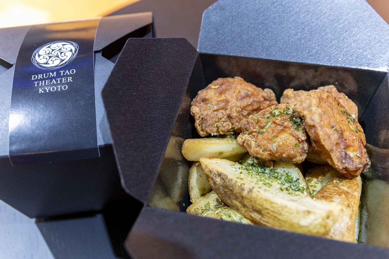 ドラムタオシアターのフード唐揚げ＆ポテト