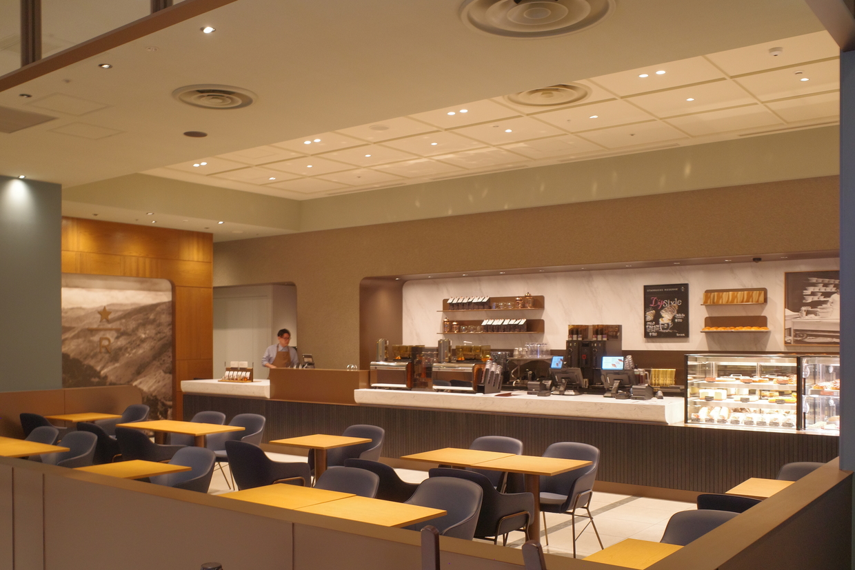 『スターバックス リザーブ® カフェ 心斎橋パルコ地下1階店』PARCOテーブル席