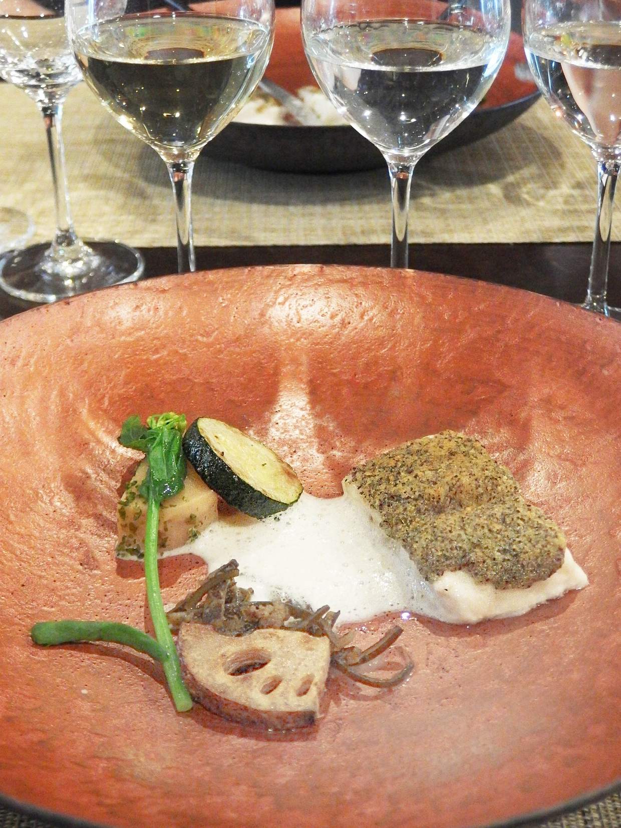 「NIPPONIA HOTEL 竹原 製塩町」のレストラン『ルアン』の鯛料理