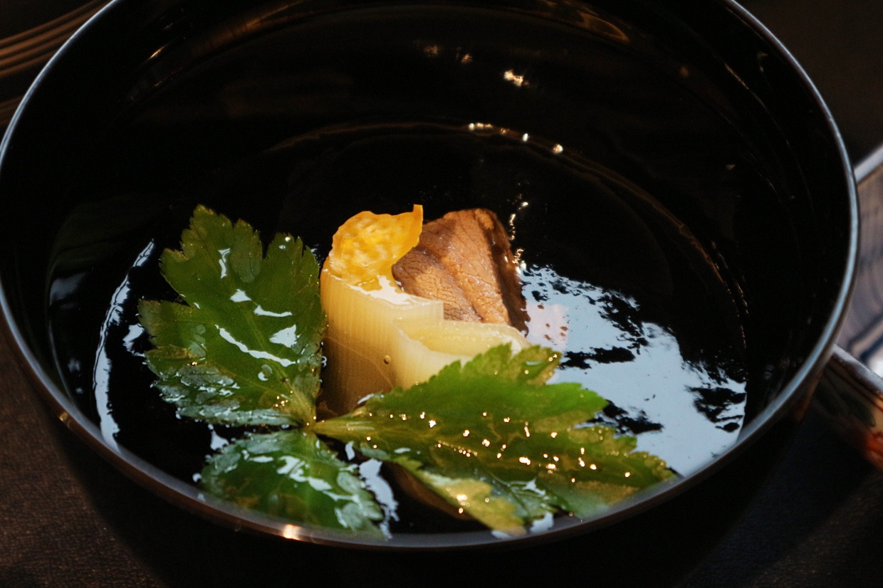 「鳥取∞熊本 和牛とスイカがむすぶ初夏のごちそう御膳」お椀