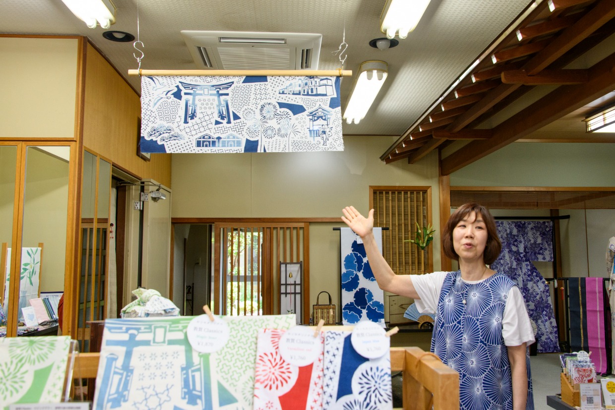氣比神宮門前の神楽通り商店街