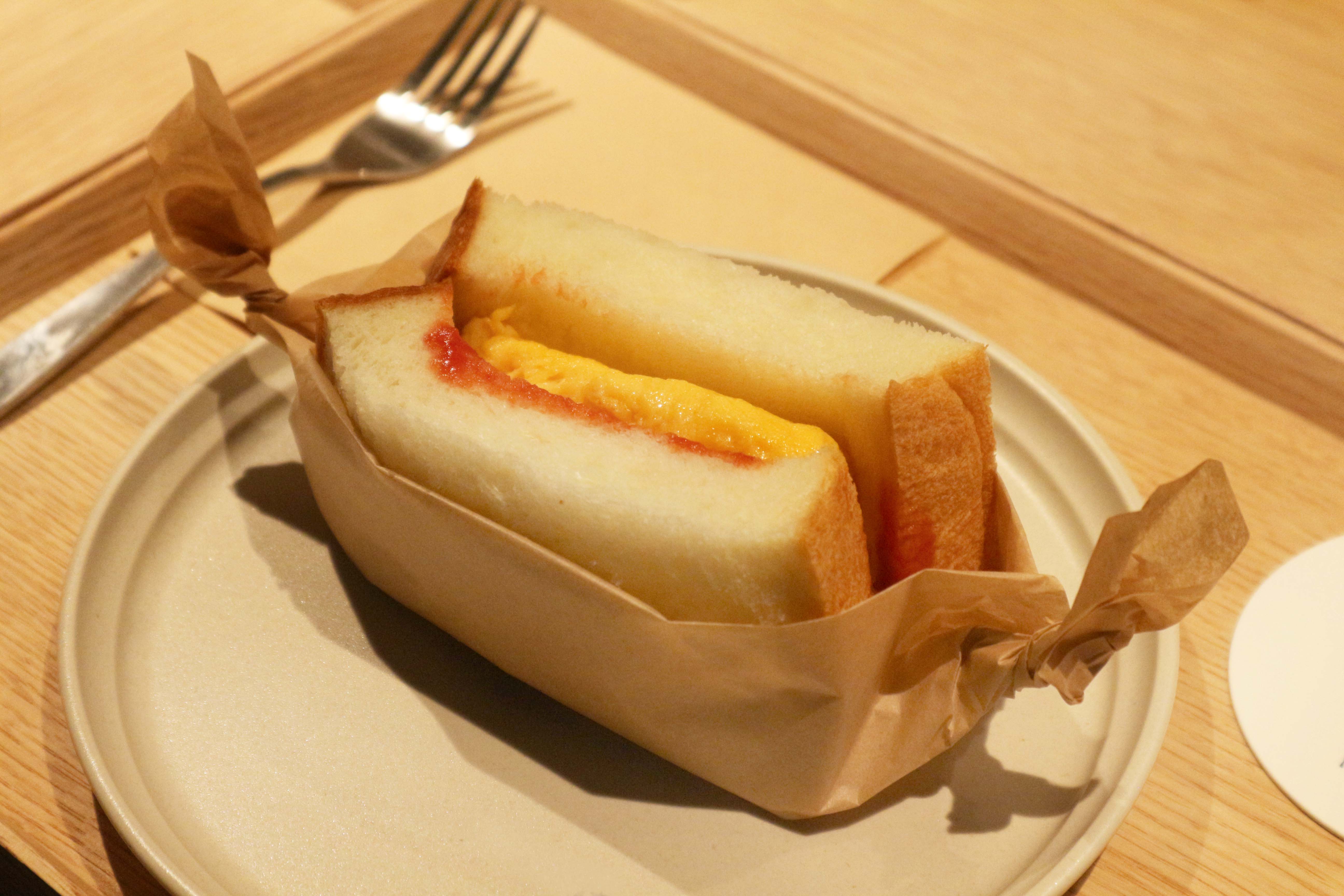 りくろーおじさんの店「グランフロント大阪店」のおかげ食パンで作った玉子焼きサンド