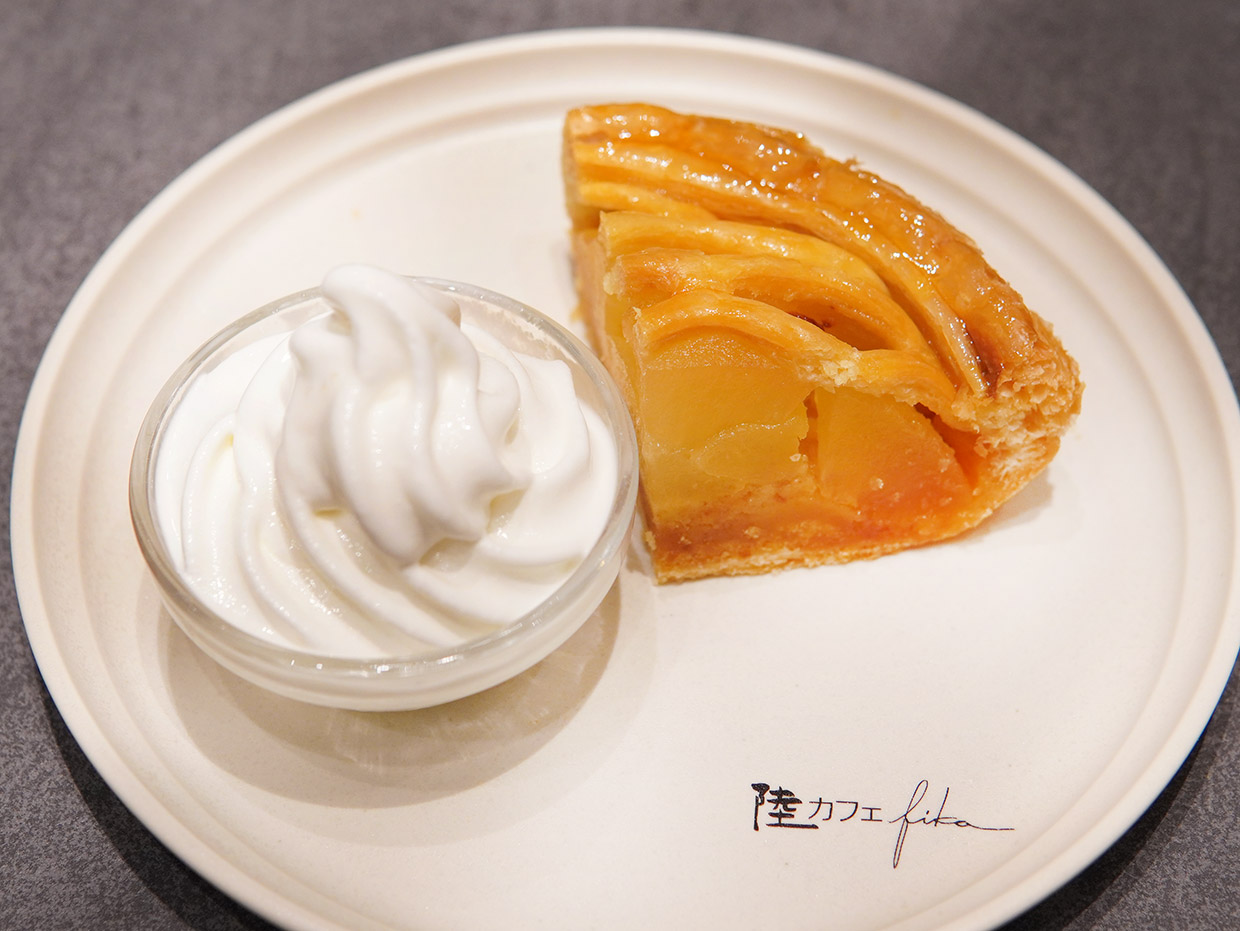 『りくろーおじさんの店』グランフロント大阪店の1/4の幸せアップルパイアラモード