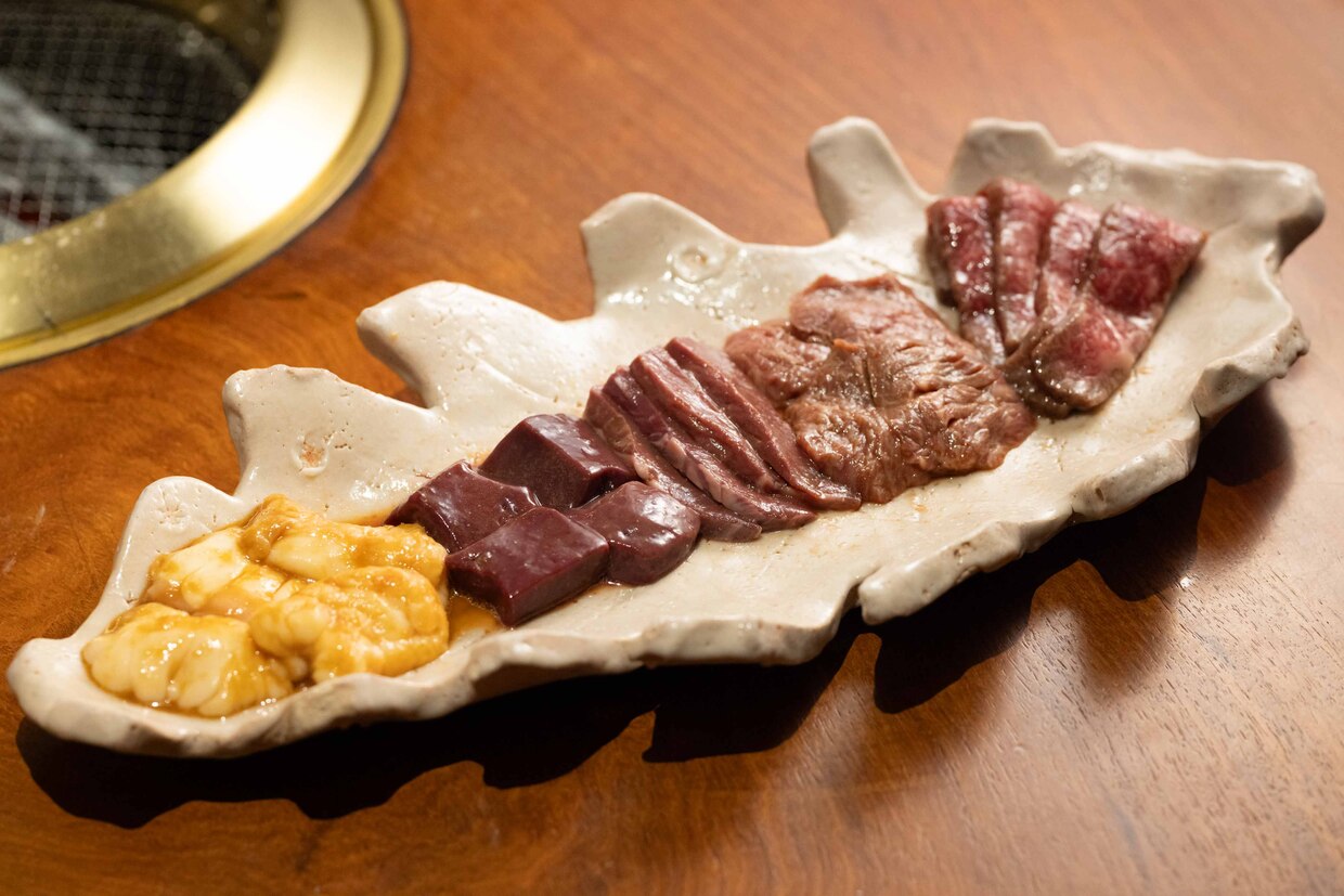 『焼肉 旬やさい ファンボギ』ホルモンの盛合せ