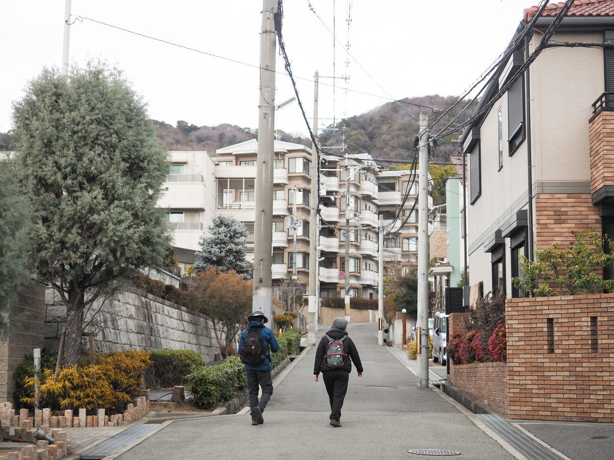池田の住宅街と五月山