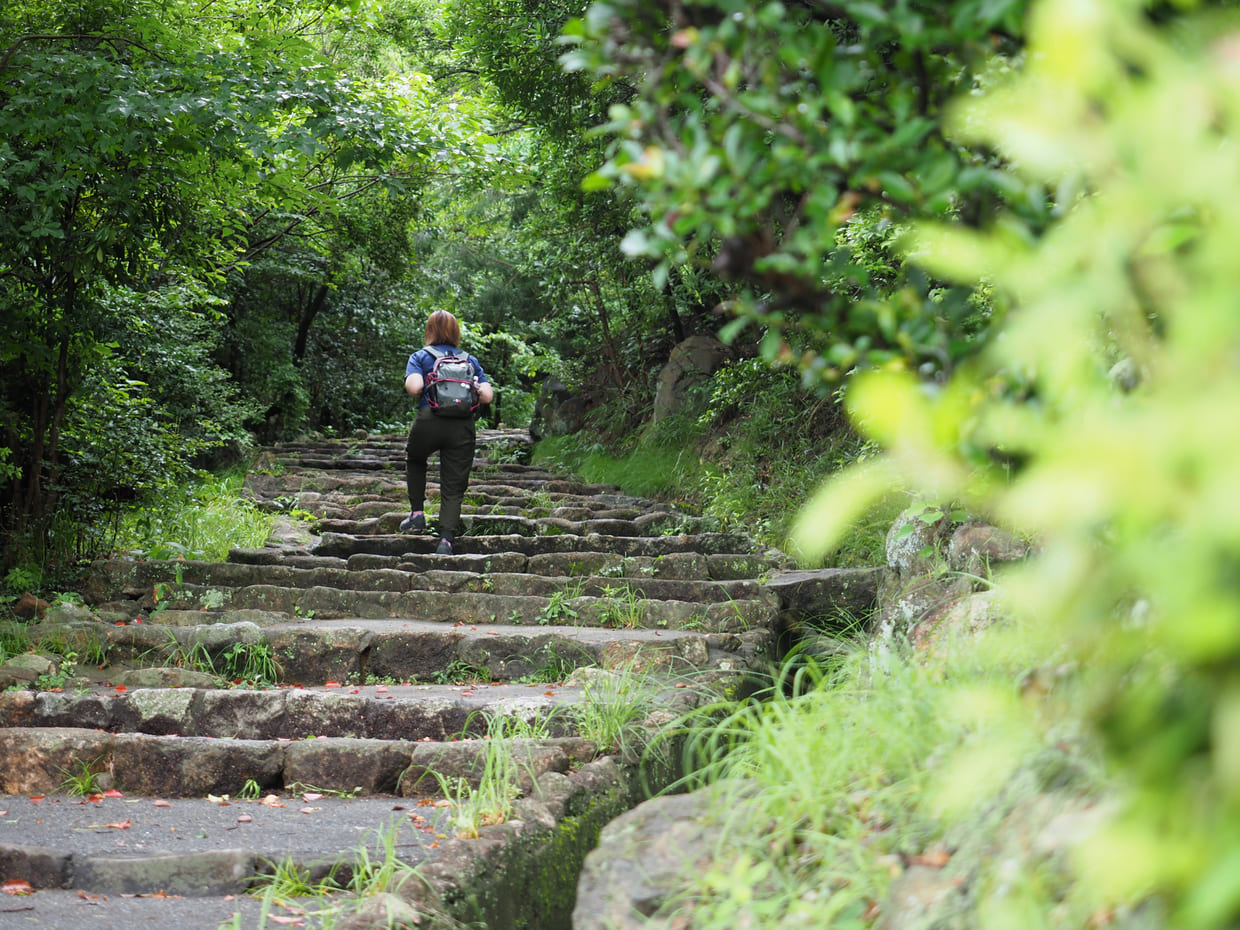 下山後酒場、山登りシーン