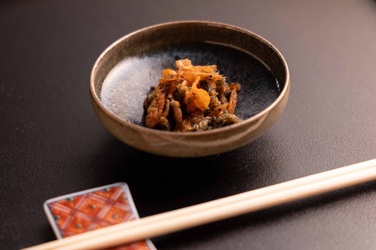 福井市『鮨処 海月（くらげ）』川エビとゴリの炊合せ