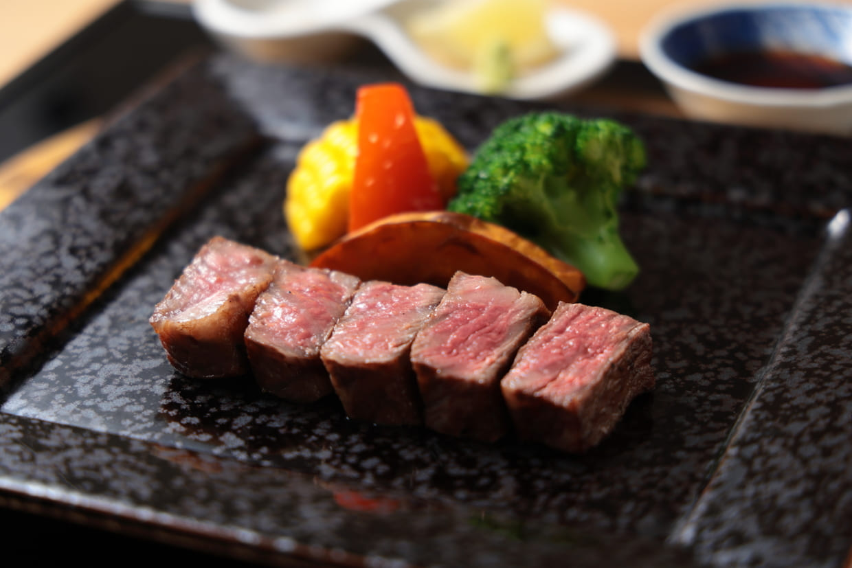 箱根『円（まど）かの杜』内『立場割烹 むげん』ステーキ