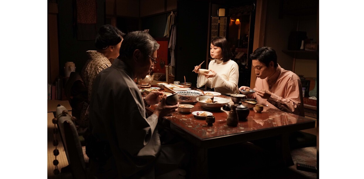 食卓のシーン