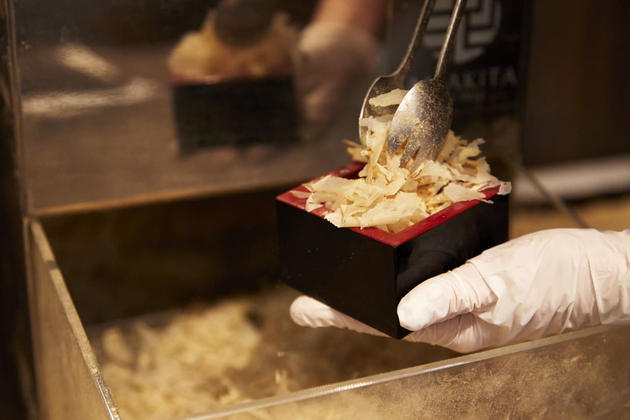 大阪・梅田『とろさば料理専門店 SABAR 阪急三番街店』サバ節