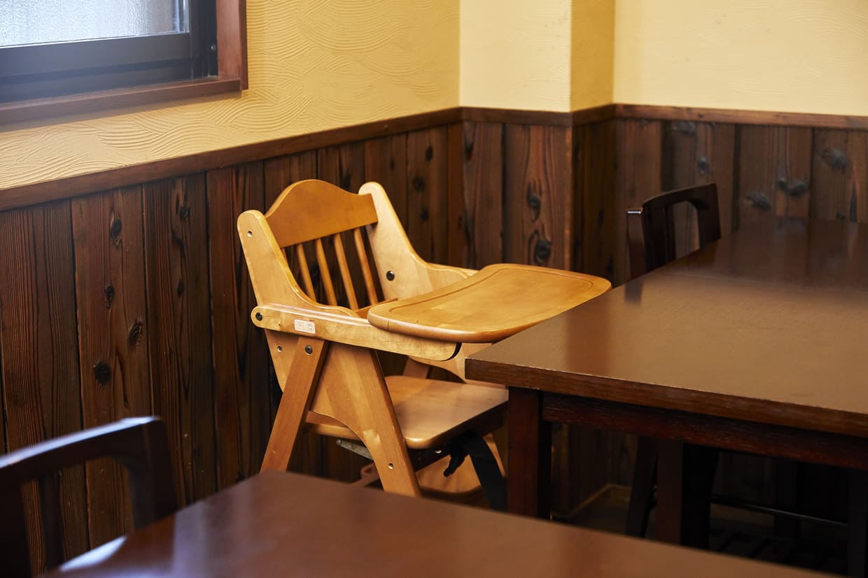 大阪・箕面『ごはんや まつ』子ども椅子