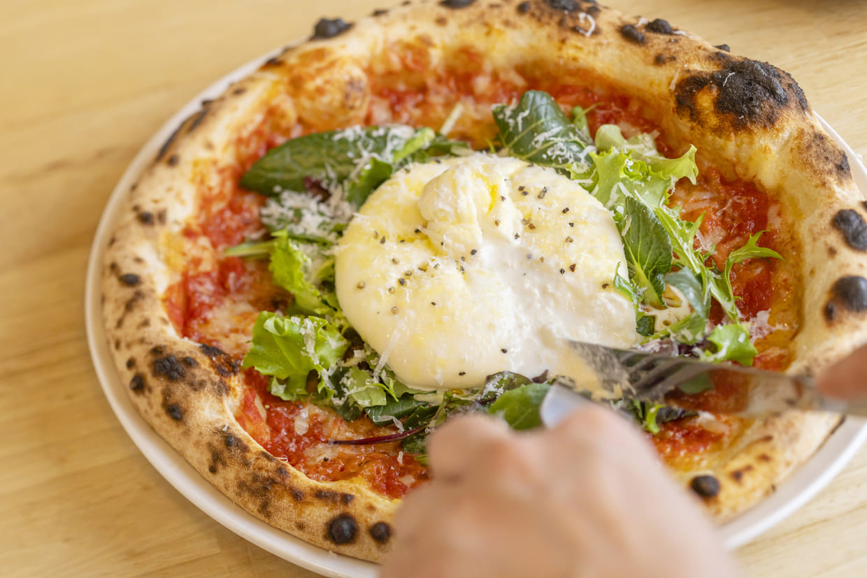 神戸・六甲道『ピッツェリア ニコラ六甲店』自家製ブッラータチーズピザ