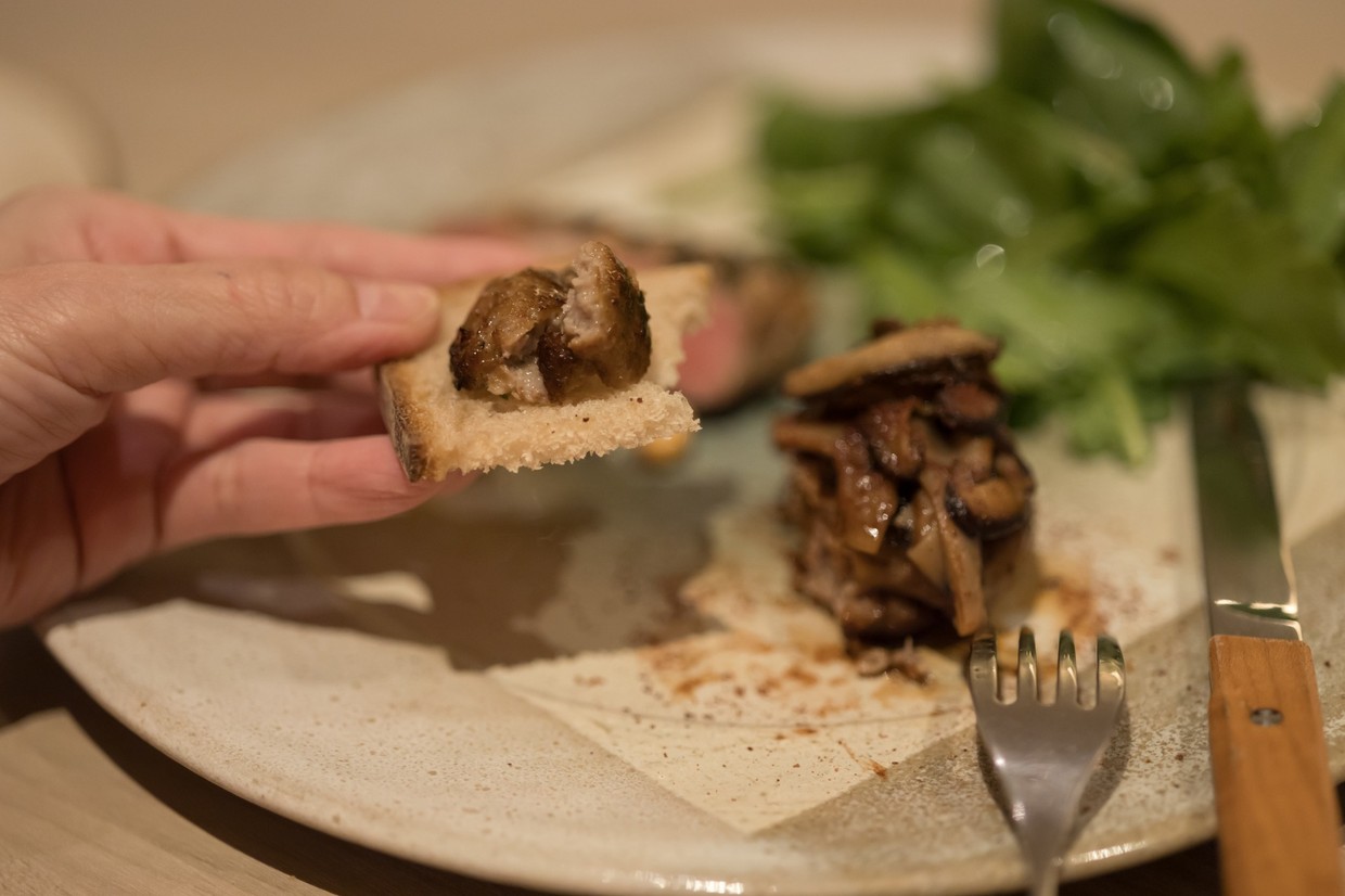 あーすん今帰仁アグーの豚肩グリルとハンバーグ