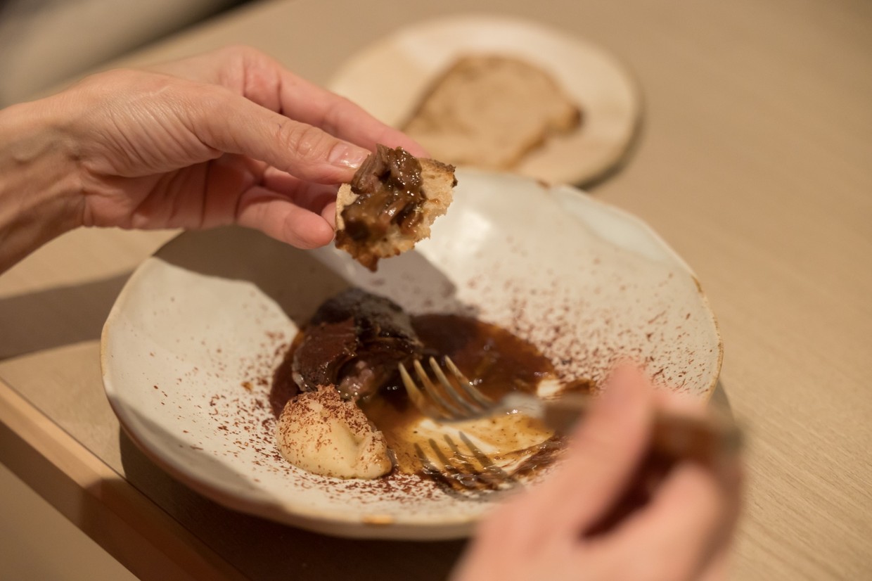 あーすん今帰仁アグーのビール煮込み。