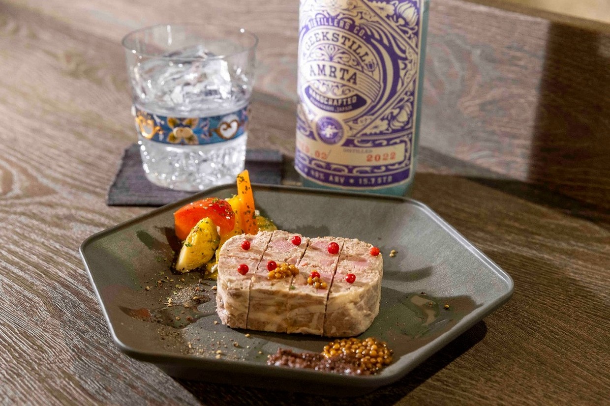 りくとそらの料理とジン