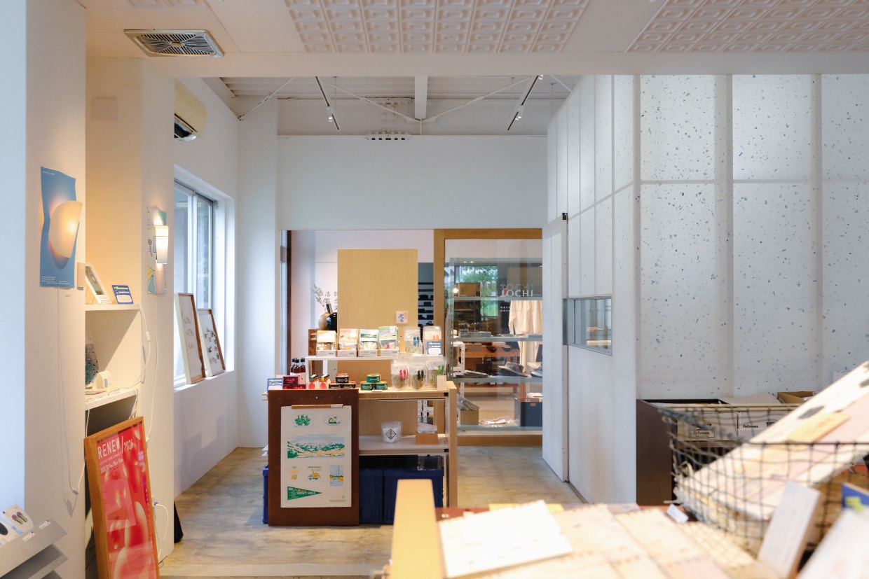 『SAVA!STORE』店内