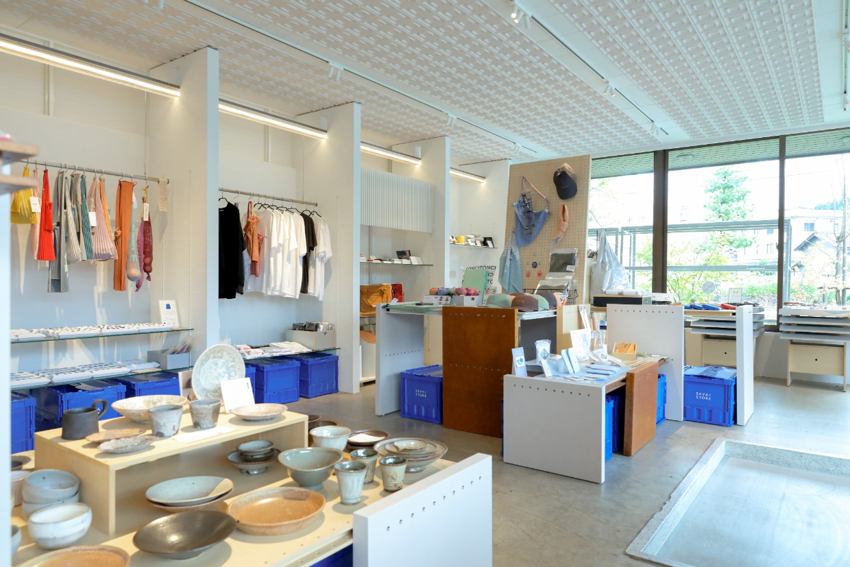 『SAVA!STORE』に並ぶ越前焼