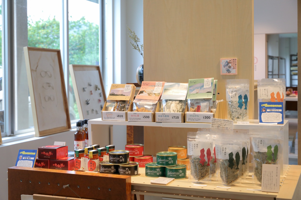 『SAVA!STORE』の食品色々