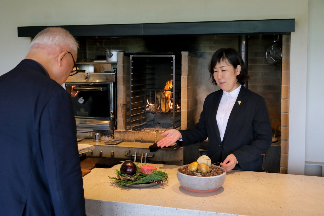 『TSUKIHI』サービスの釼持さんと門上さん