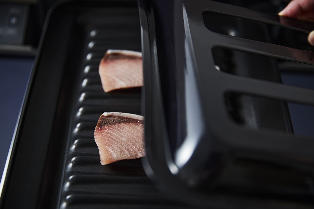 ブリをココットプレートで焼く