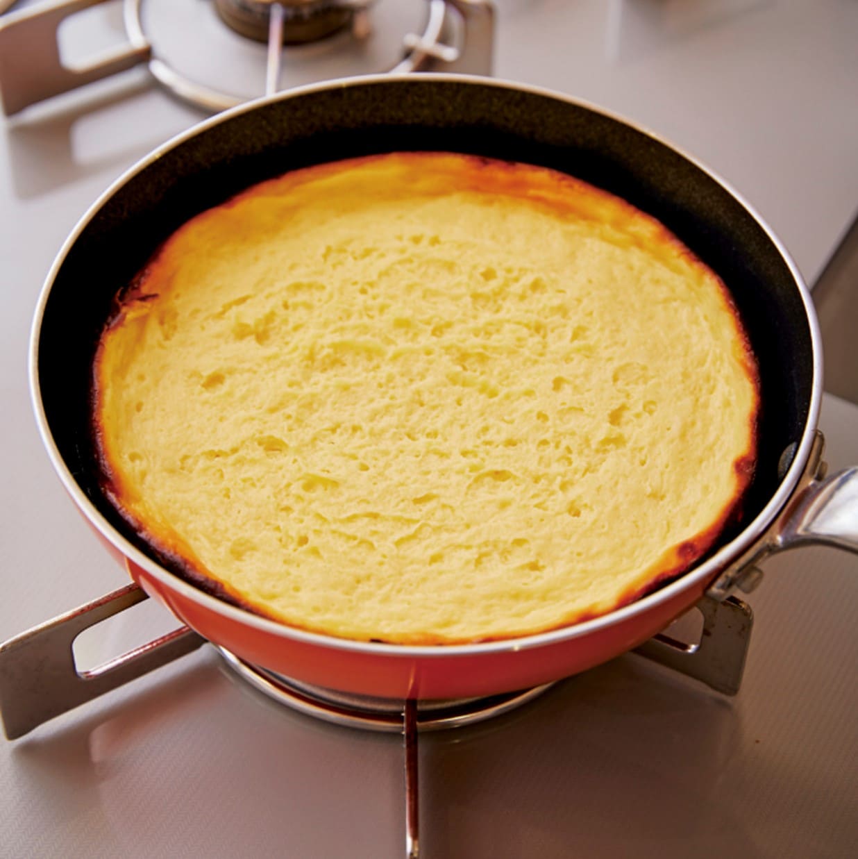 “フライパンチーズケーキ”生地を落ち着かせる